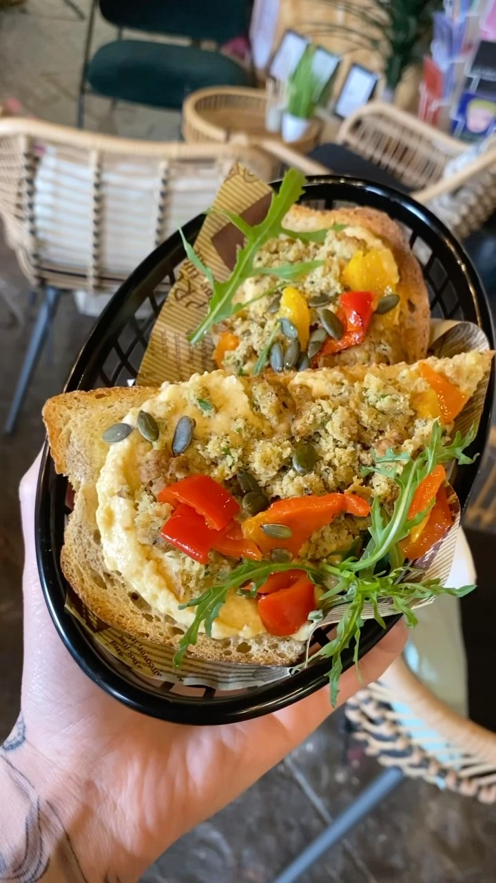 Hummus and roasted red pepper toast in a basket